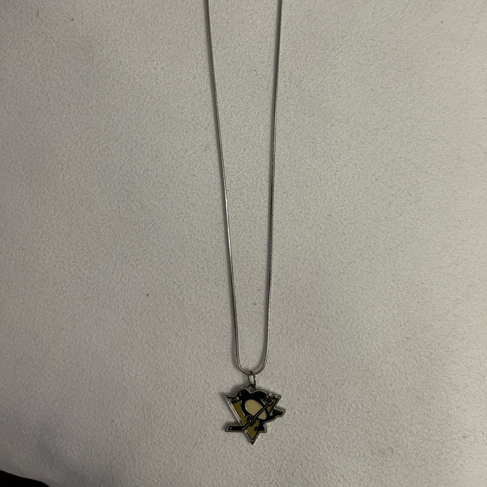 Vintage Pittsburgh Penguins Necklace 🖤💛